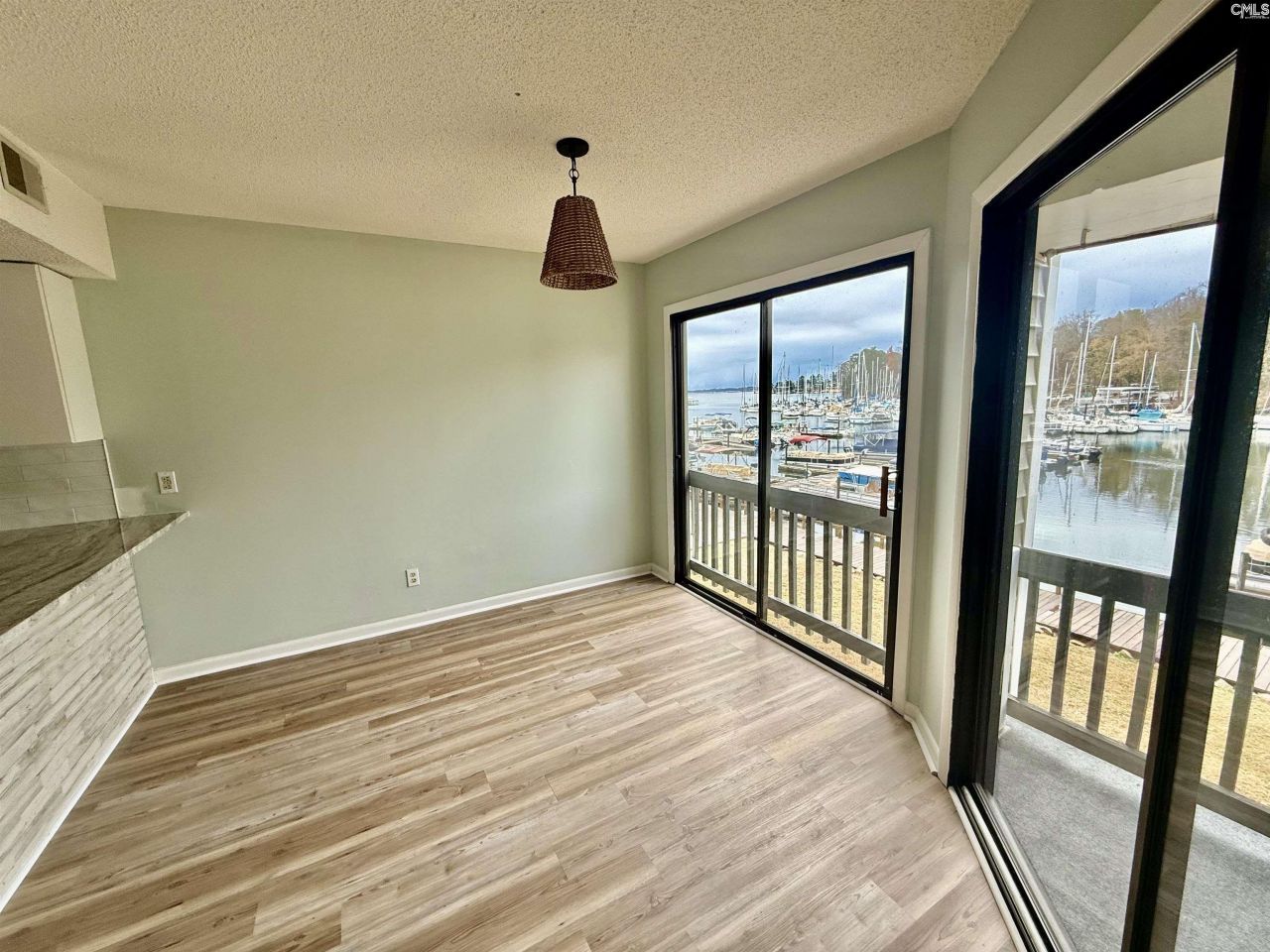 270 Shoreline Drive Photo 7