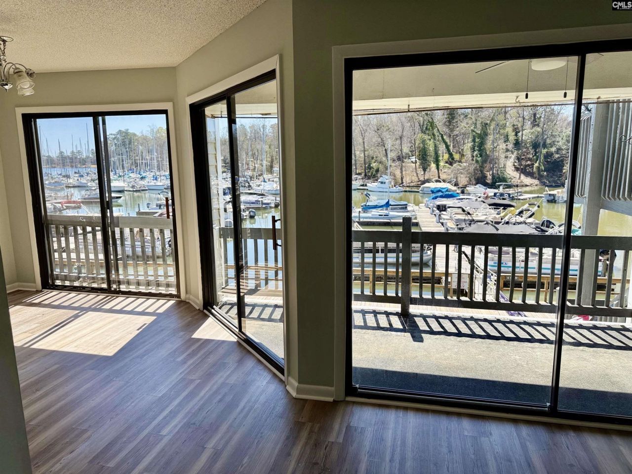 270 Shoreline Drive Photo 9