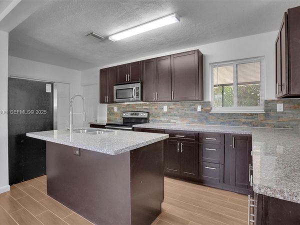 510 N 69th Ave , Hollywood, FL 33024