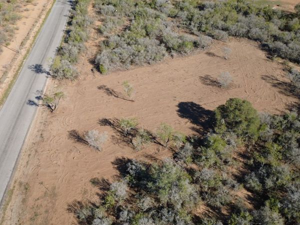 00 CR 327 CR 327, Jourdanton, TX 78026