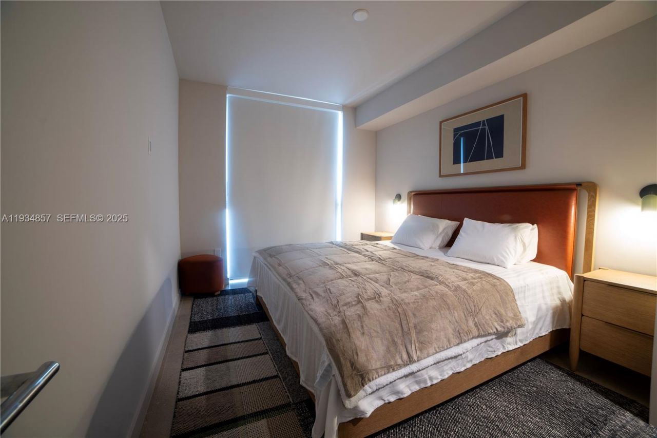 11 NE 6th , Unit 2013, Miami, FL 33132 Photo