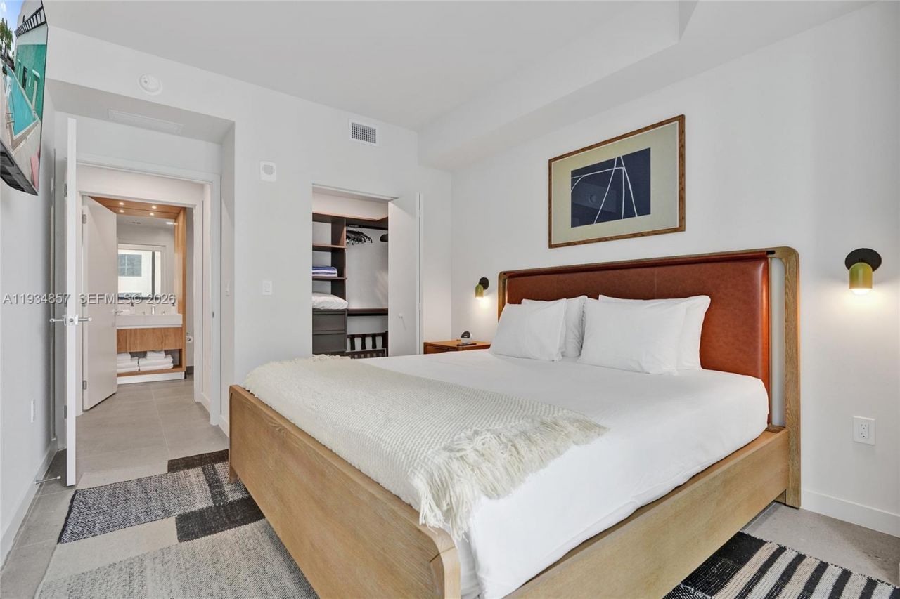 11 NE 6th , Unit 2013, Miami, FL 33132 Photo