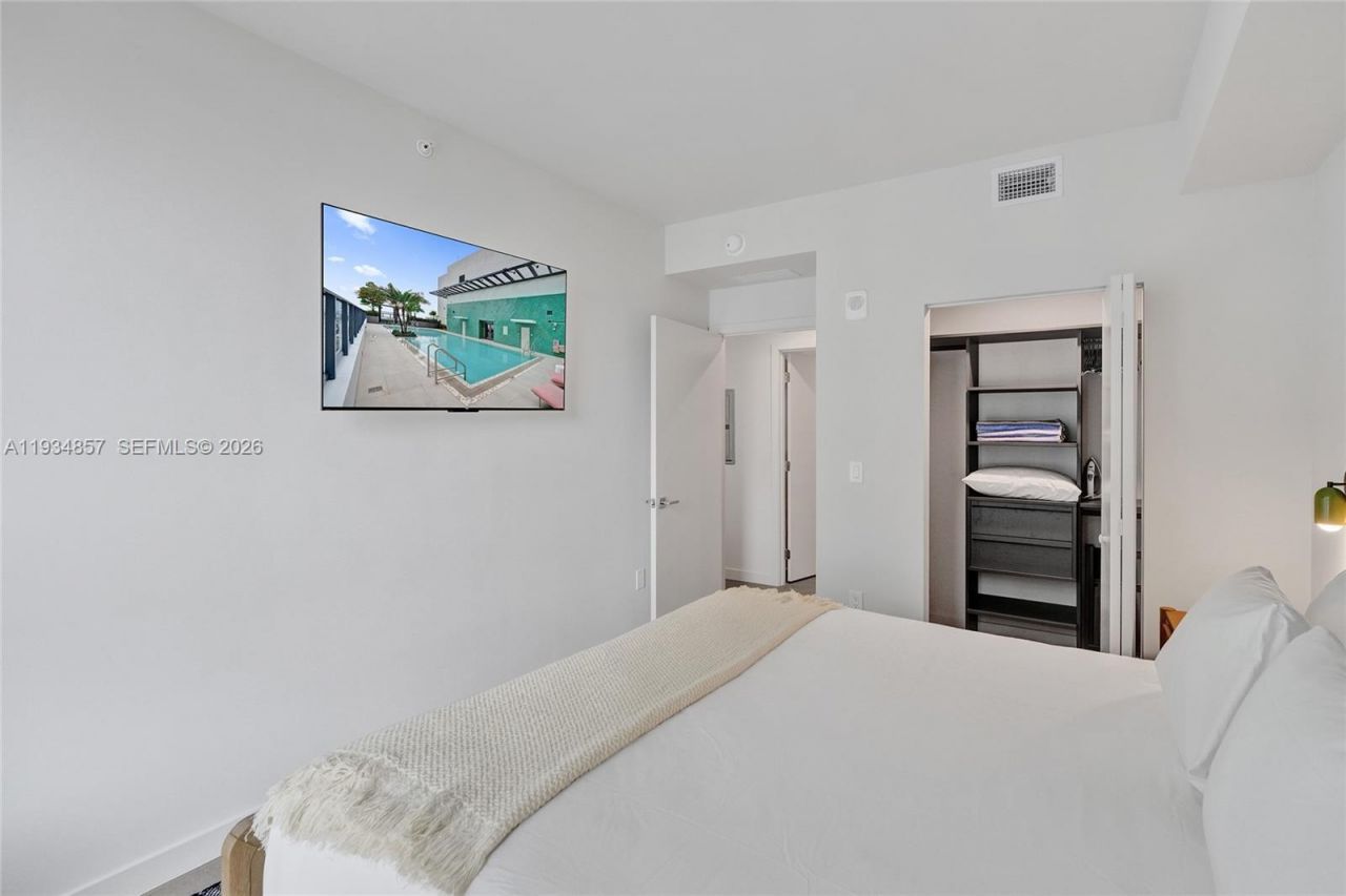 11 NE 6th , Unit 2013, Miami, FL 33132 Photo