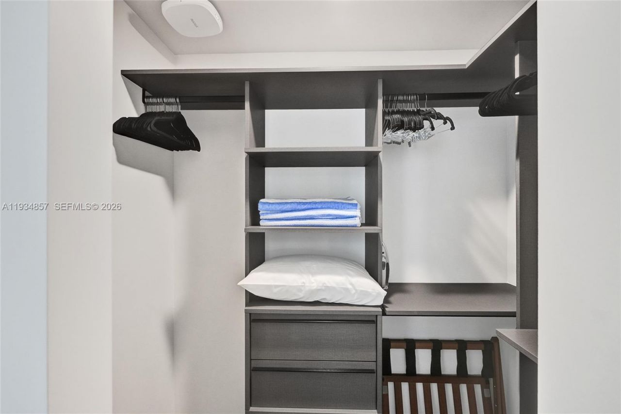 11 NE 6th , Unit 2013, Miami, FL 33132 Photo