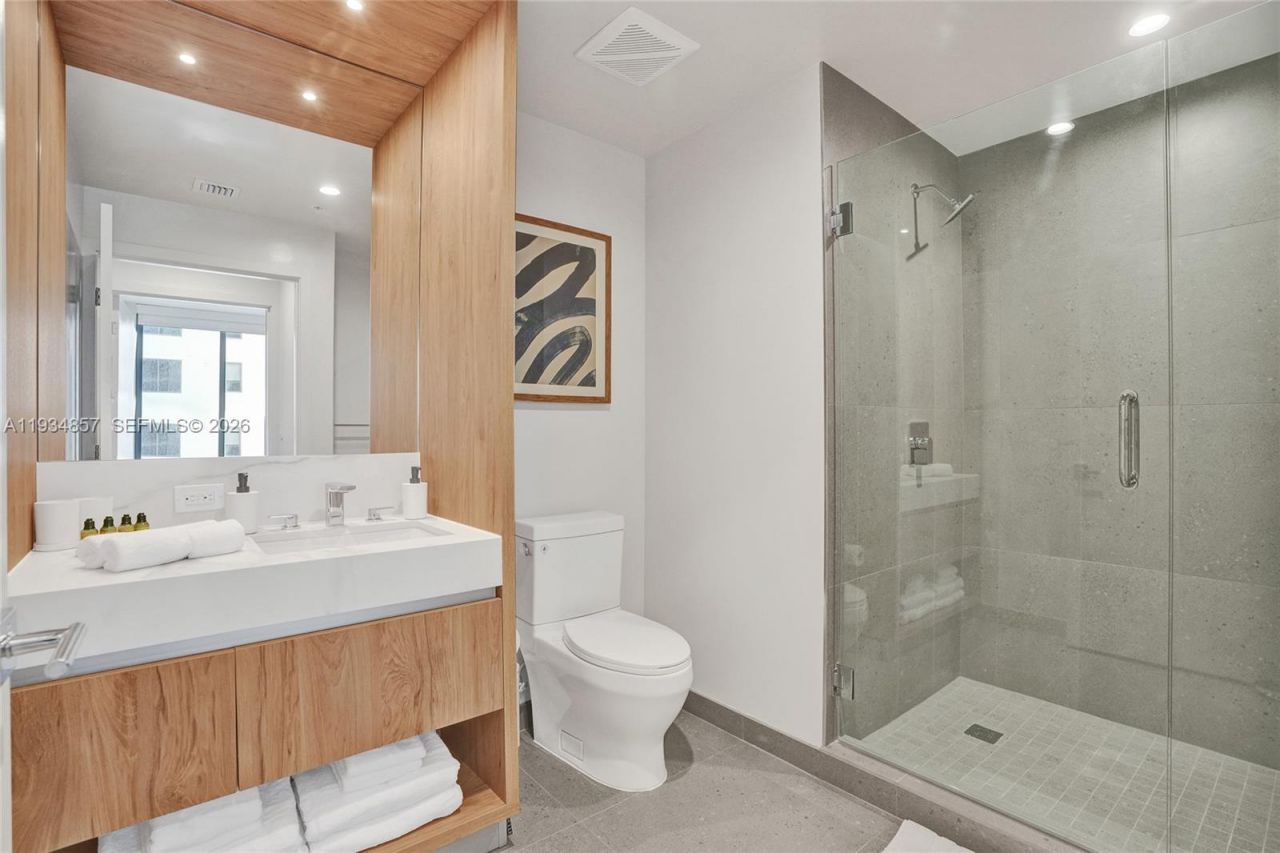 11 NE 6th , Unit 2013, Miami, FL 33132 Photo