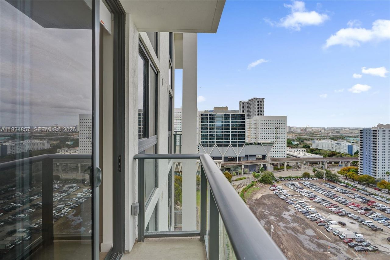 11 NE 6th , Unit 2013, Miami, FL 33132 Photo