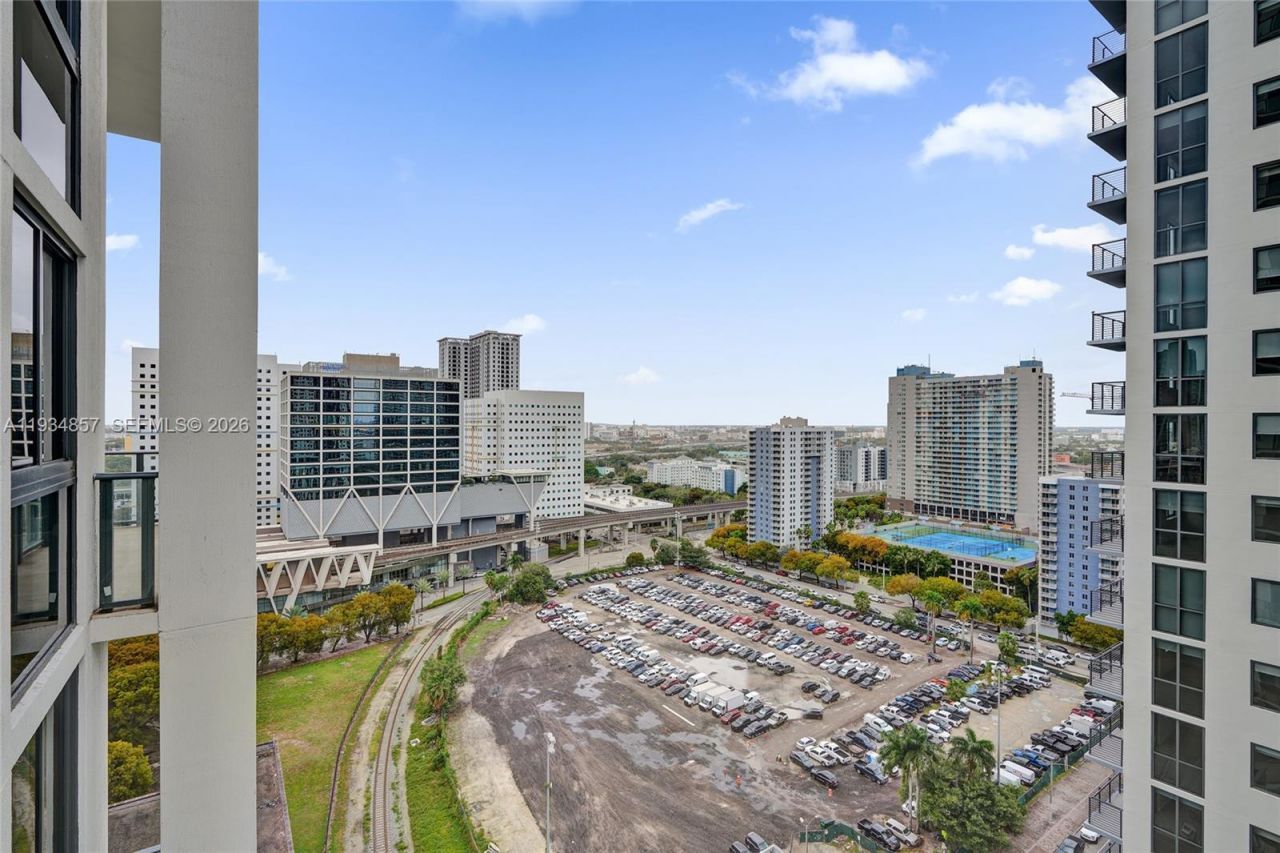 11 NE 6th , Unit 2013, Miami, FL 33132 Photo