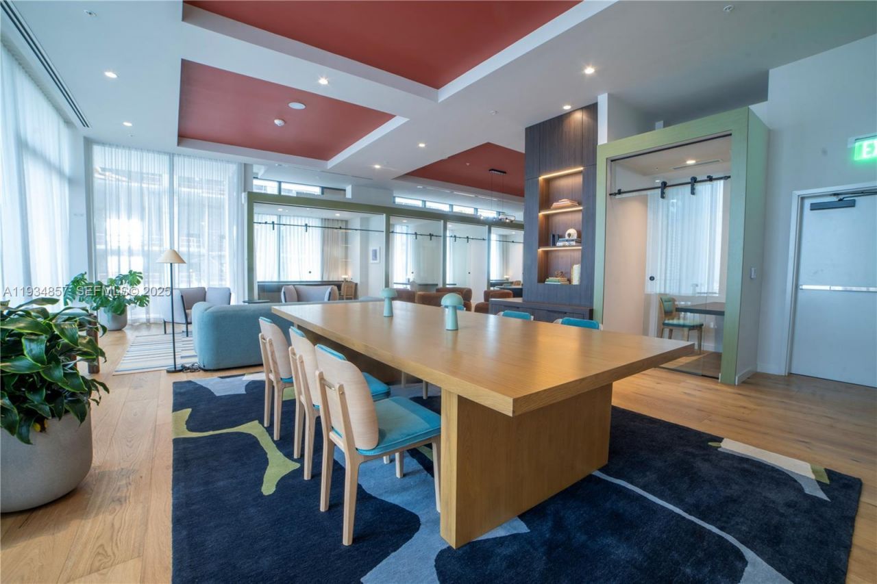 11 NE 6th , Unit 2013, Miami, FL 33132 Photo