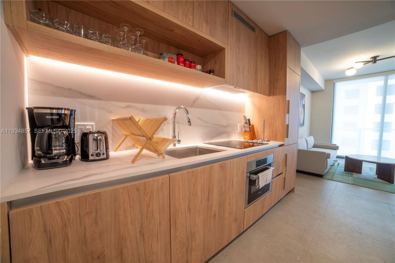 11 NE 6th , Unit 2013, Miami, FL 33132 Photo