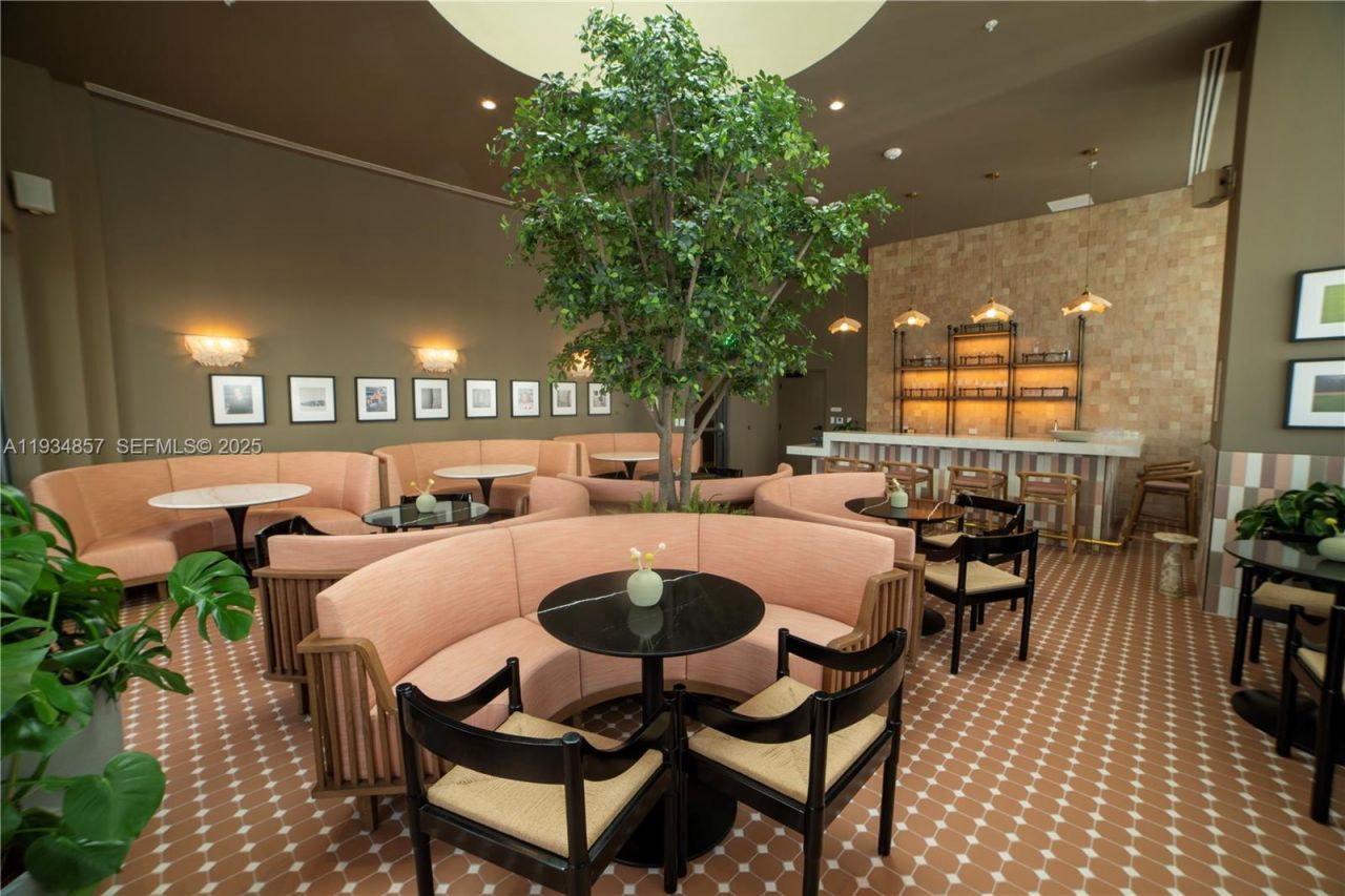 11 NE 6th , Unit 2013, Miami, FL 33132 Photo