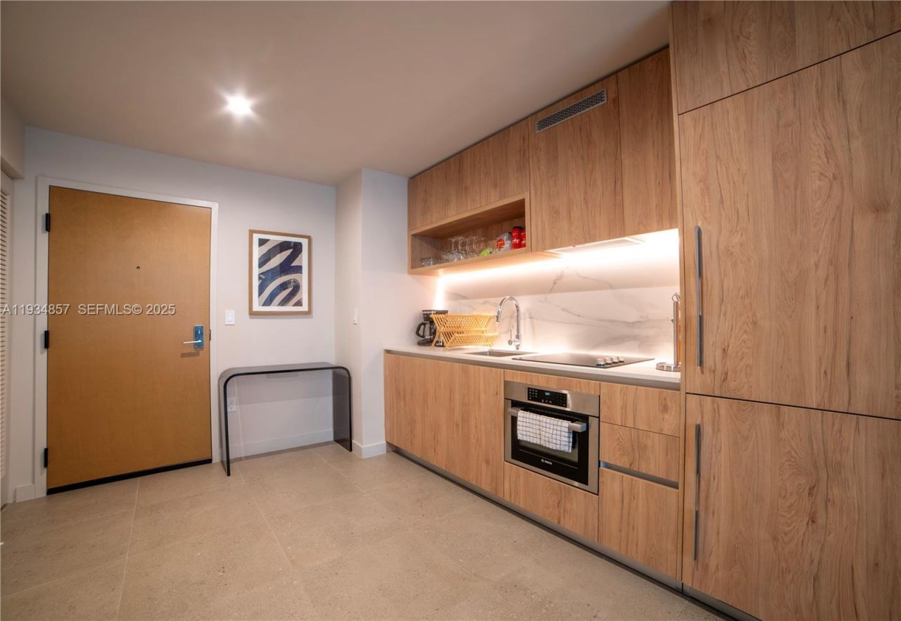 11 NE 6th , Unit 2013, Miami, FL 33132 Photo