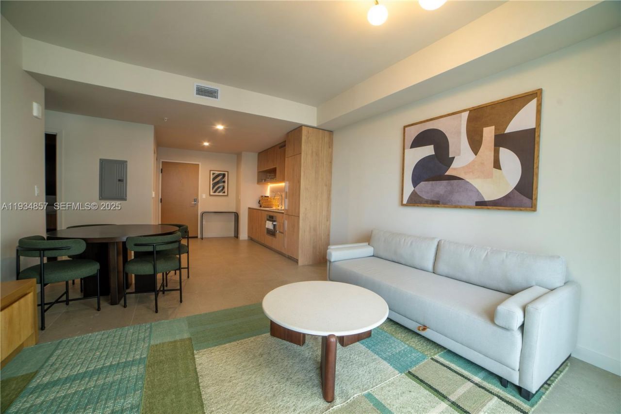 11 NE 6th , Unit 2013, Miami, FL 33132 Photo