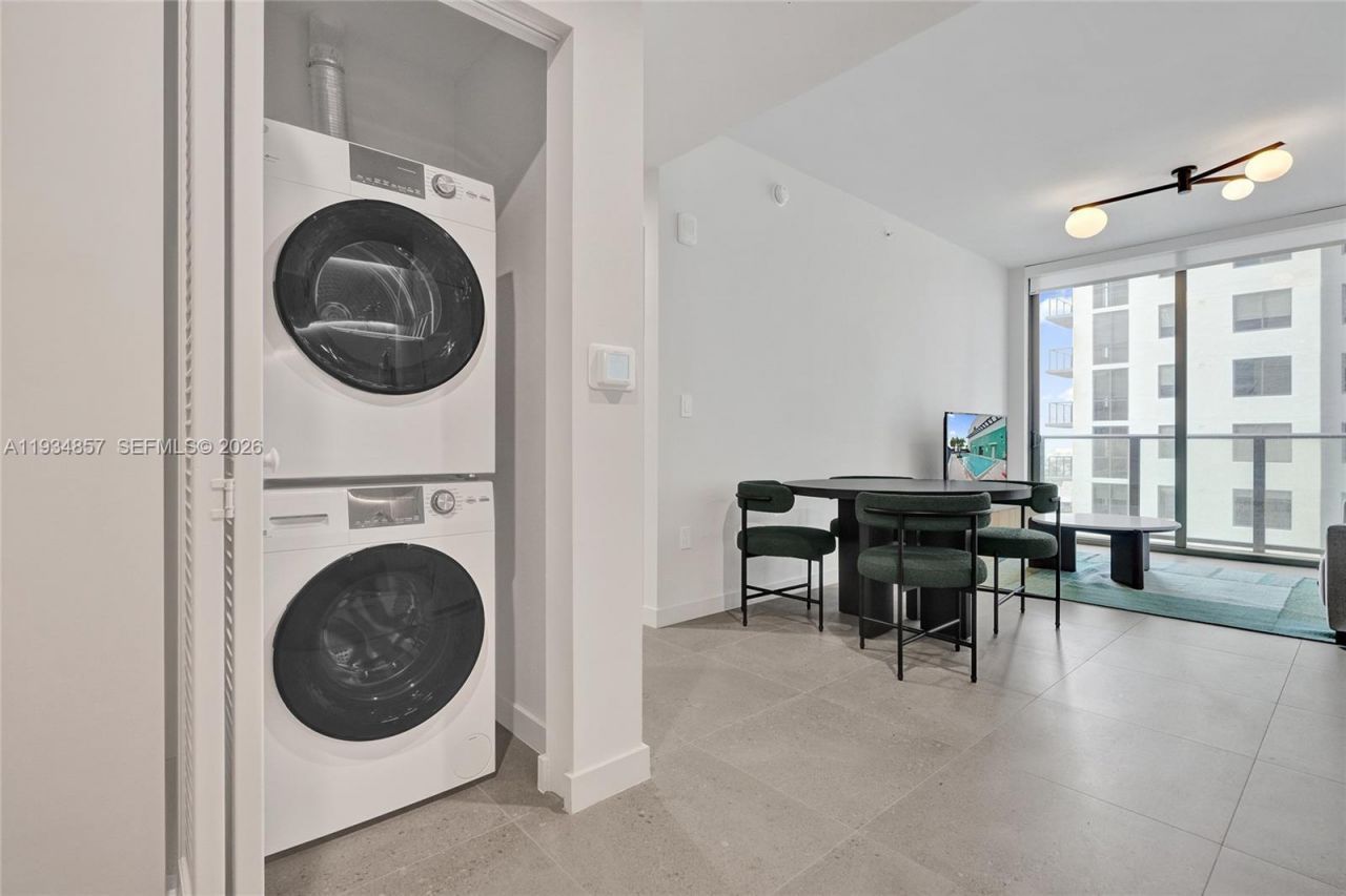 11 NE 6th , Unit 2013, Miami, FL 33132 Photo