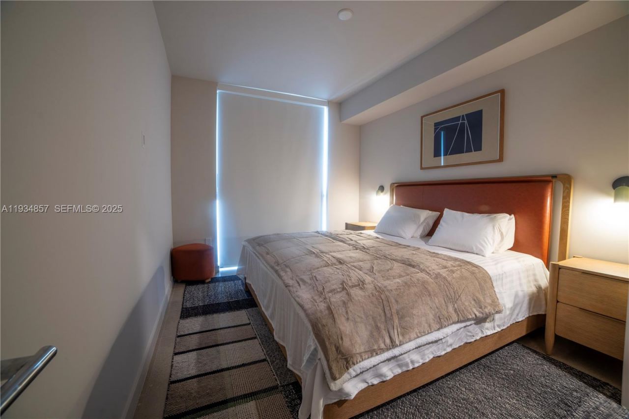 11 NE 6th , Unit 2013, Miami, FL 33132 Photo