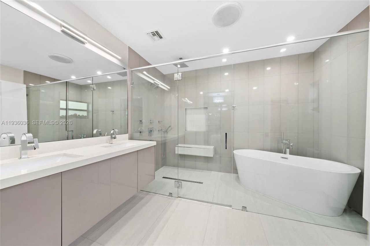 3141 N Bay Rd, Miami Beach, FL 33140 Photo