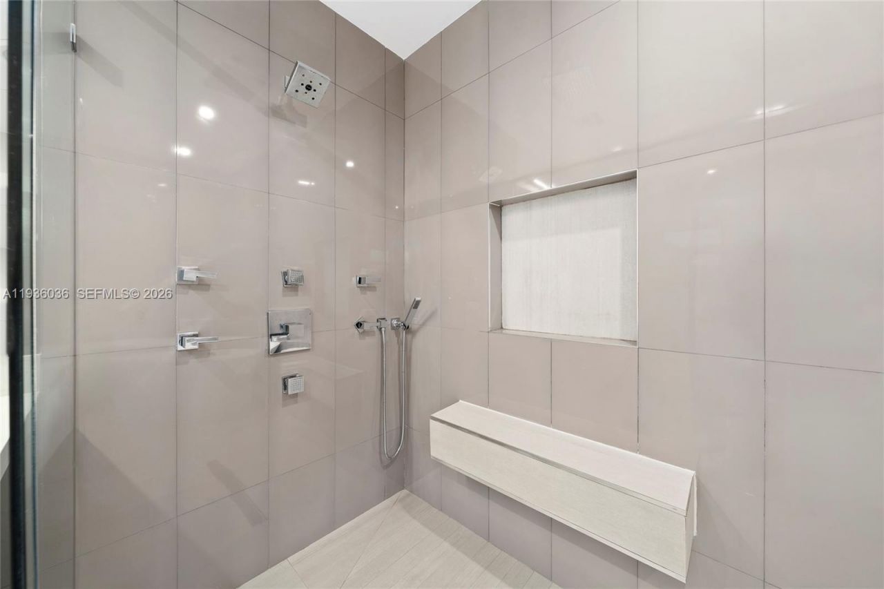 3141 N Bay Rd, Miami Beach, FL 33140 Photo