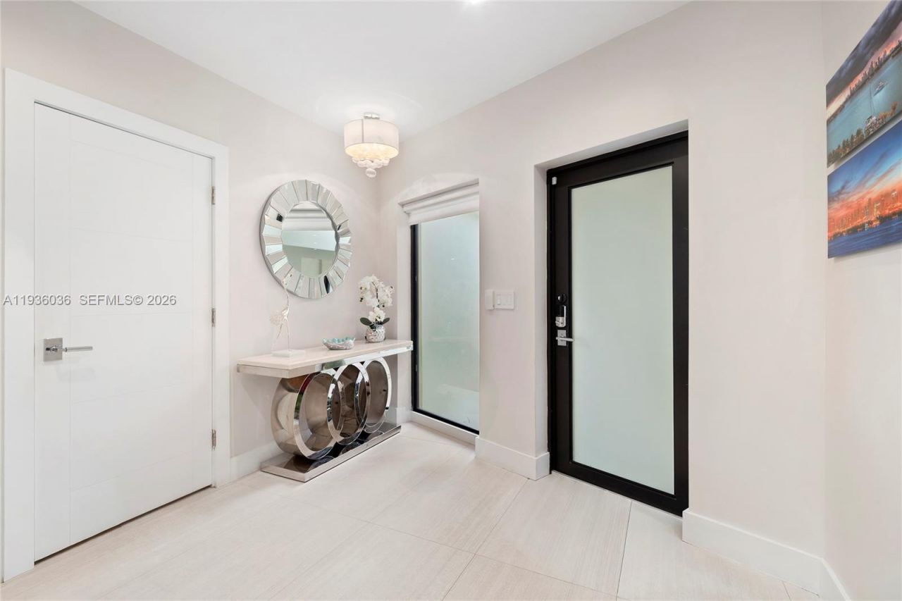 3141 N Bay Rd, Miami Beach, FL 33140 Photo