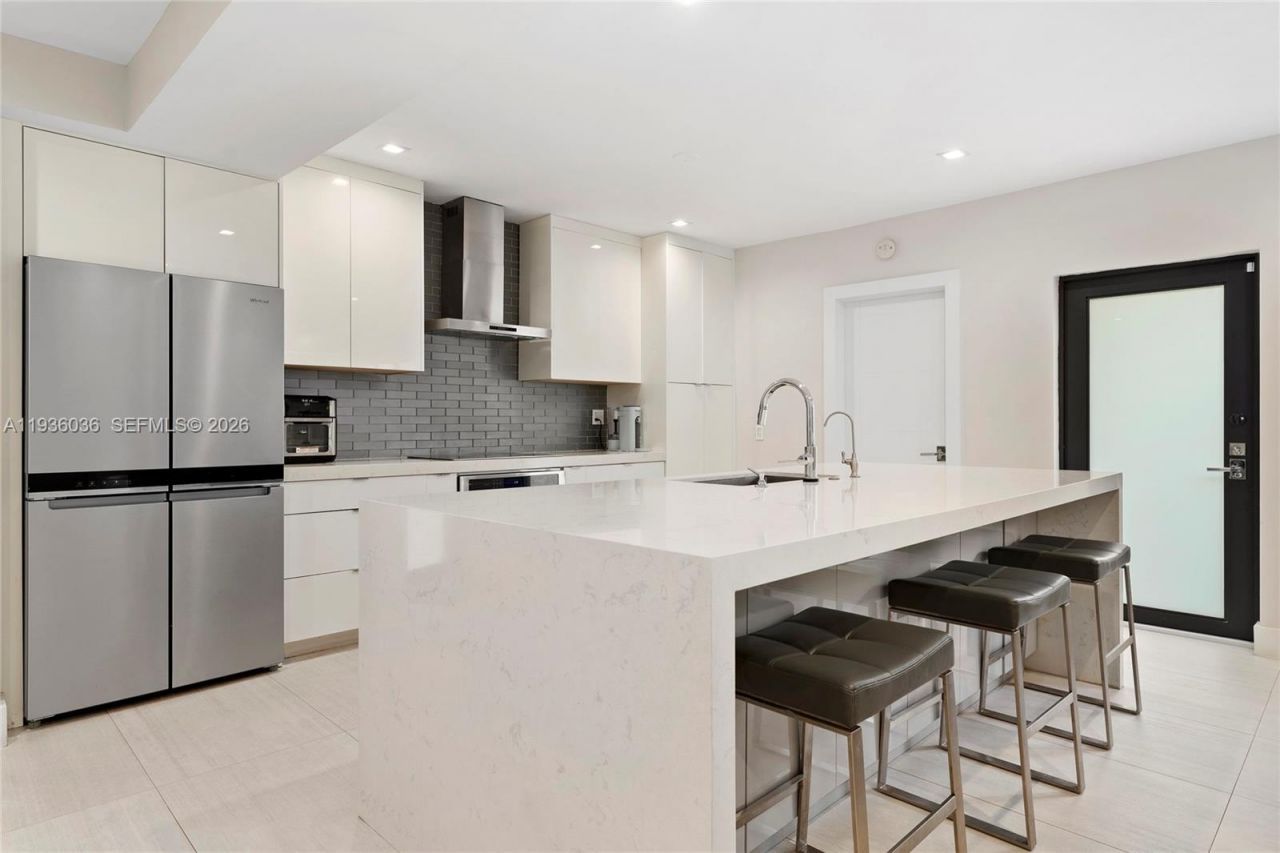 3141 N Bay Rd, Miami Beach, FL 33140 Photo