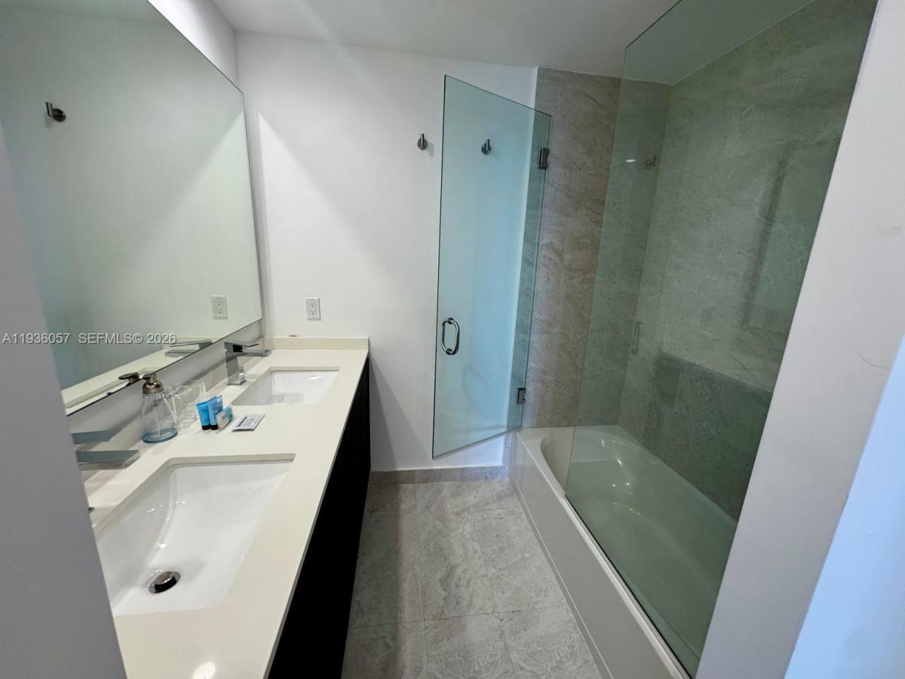 488 NE 18 , Unit 806, Miami, FL 33132 Photo