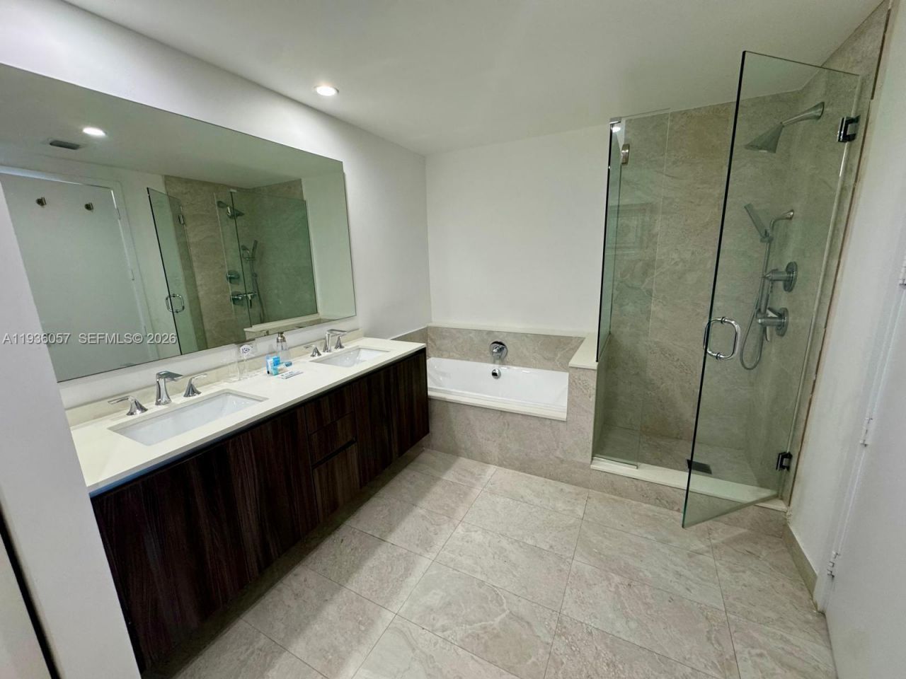 488 NE 18 , Unit 806, Miami, FL 33132 Photo