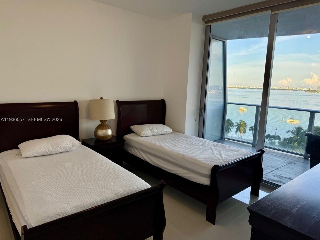 488 NE 18 , Unit 806, Miami, FL 33132 Photo