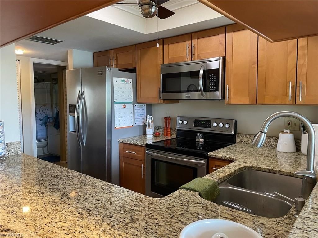 5650 Trailwinds Dr, Unit 111, Fort Myers, FL 33907 Photo