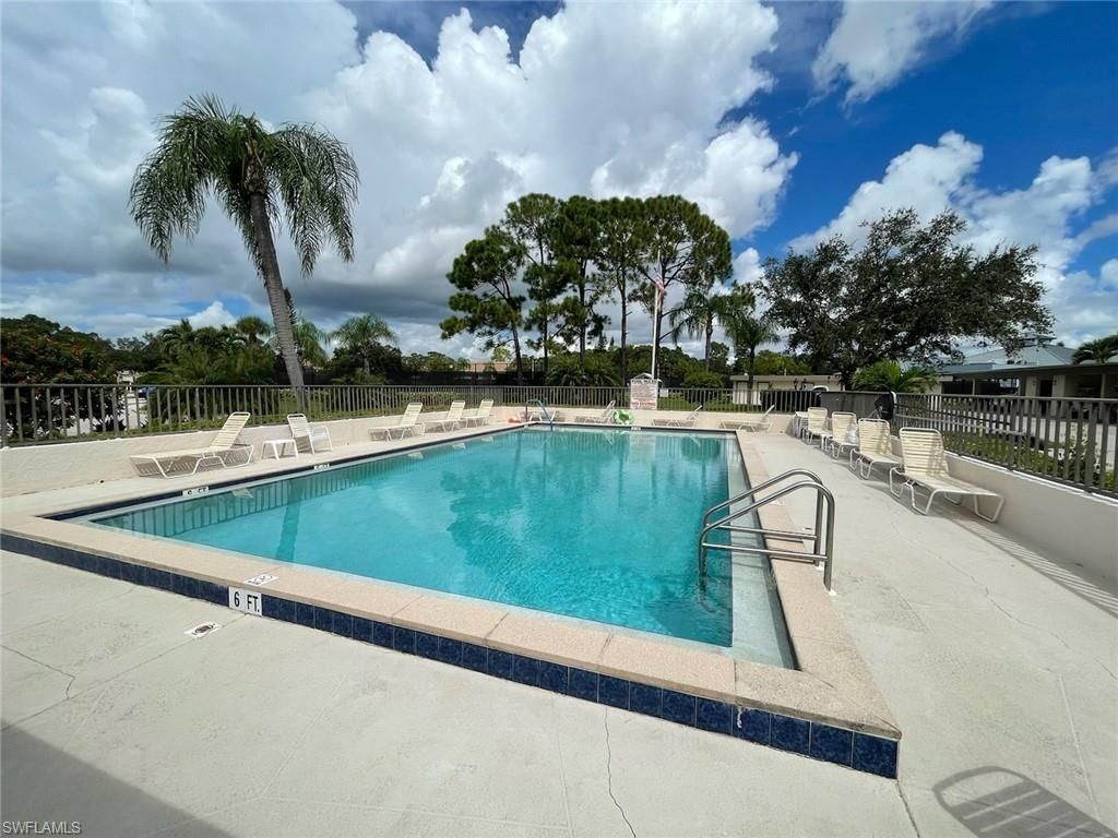 5650 Trailwinds Dr, Unit 111, Fort Myers, FL 33907 Photo