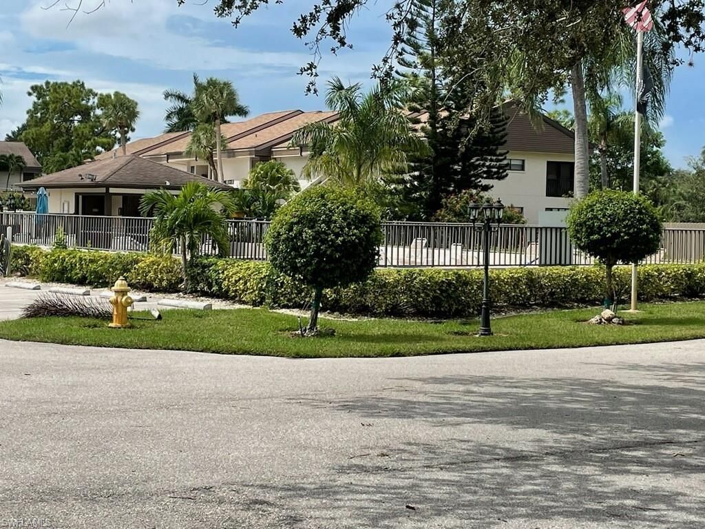 5650 Trailwinds Dr, Unit 111, Fort Myers, FL 33907 Photo