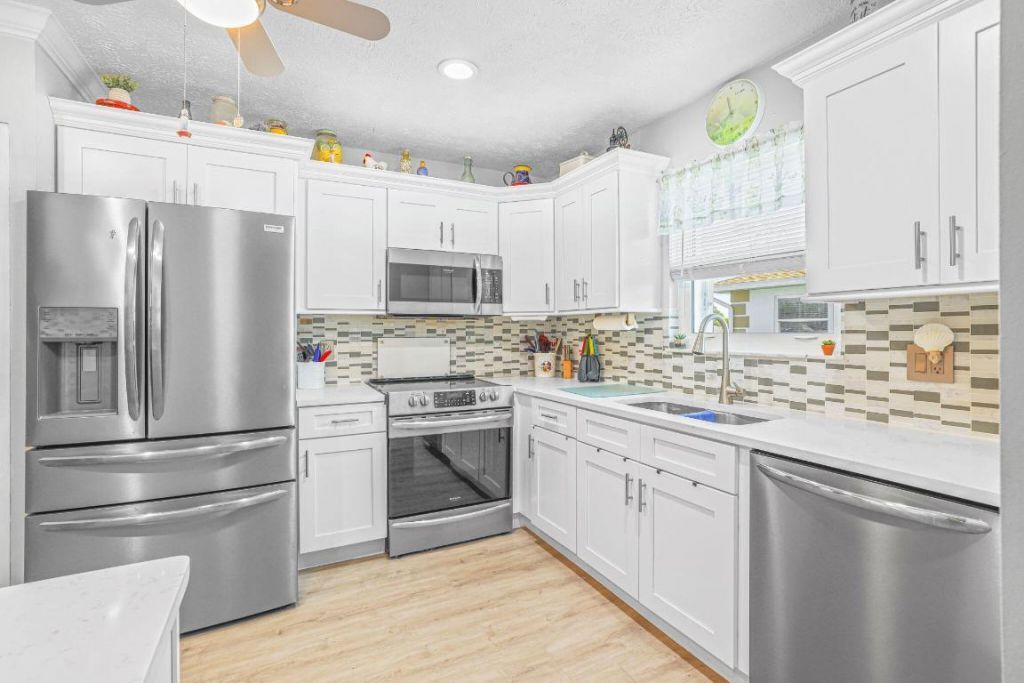 1203 S Lakes End Drive, Unit 2, Fort Pierce, FL 34982 Photo