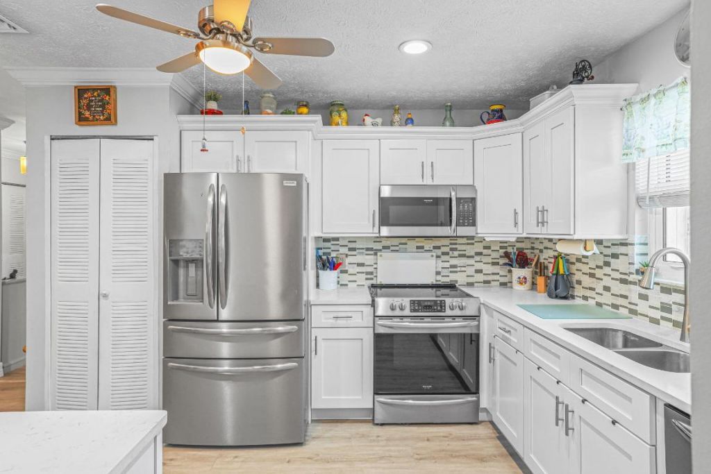 1203 S Lakes End Drive, Unit 2, Fort Pierce, FL 34982 Photo