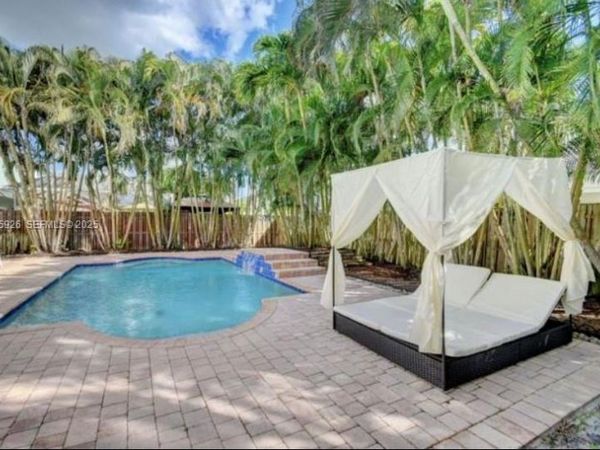 12980 Blue Lake Dr, Wellington, FL 33414