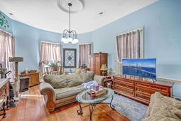 108 NW Railroad Avenue photo 4