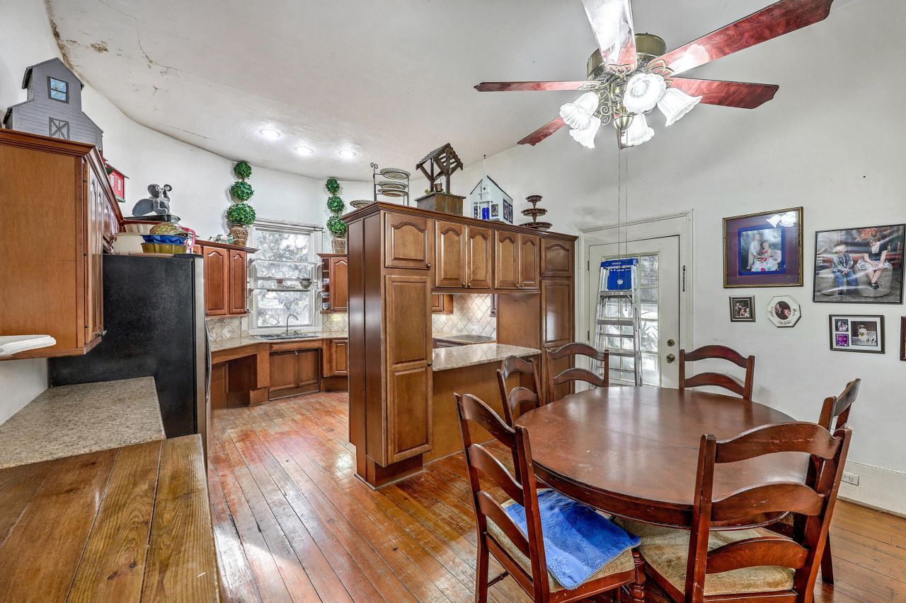 108 NW Railroad Avenue Photo 6