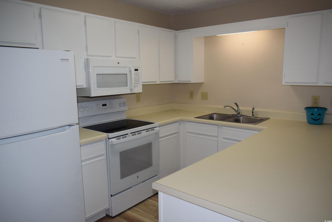 510 Fairwood Lakes Dr. Photo 8