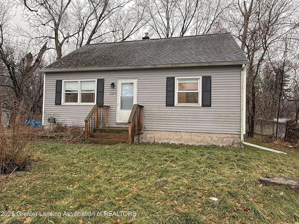 1319 Hillcrest Street, Lansing, MI 48910