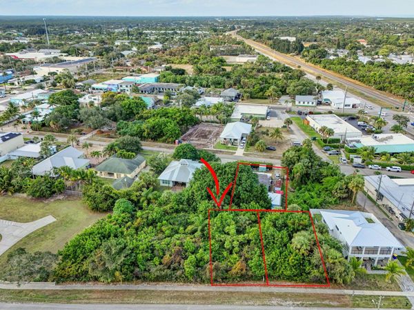 9156 SE Mars Street, Hobe Sound, FL 33455
