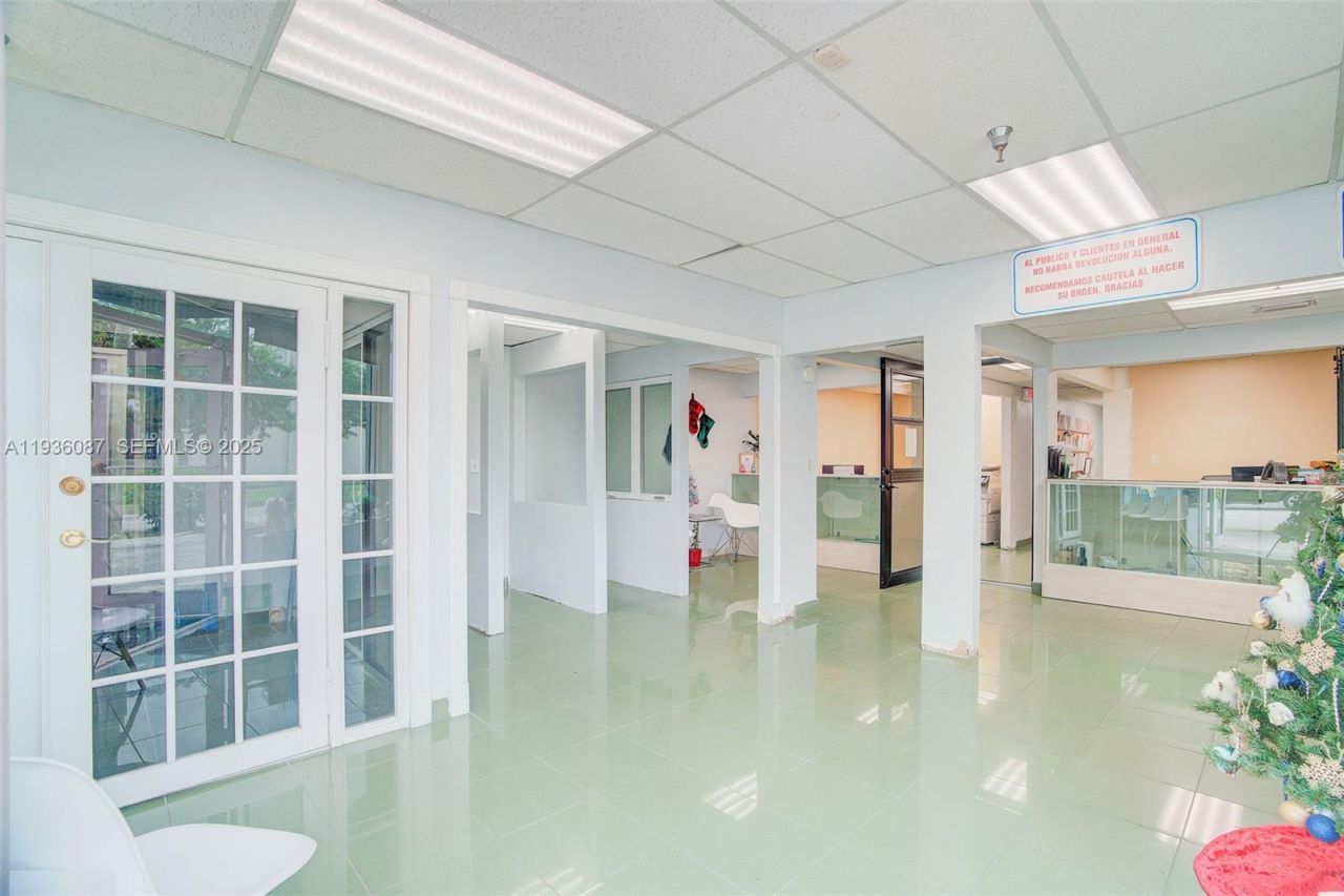 6860 NW 75th St, Medley, FL 33166 Photo