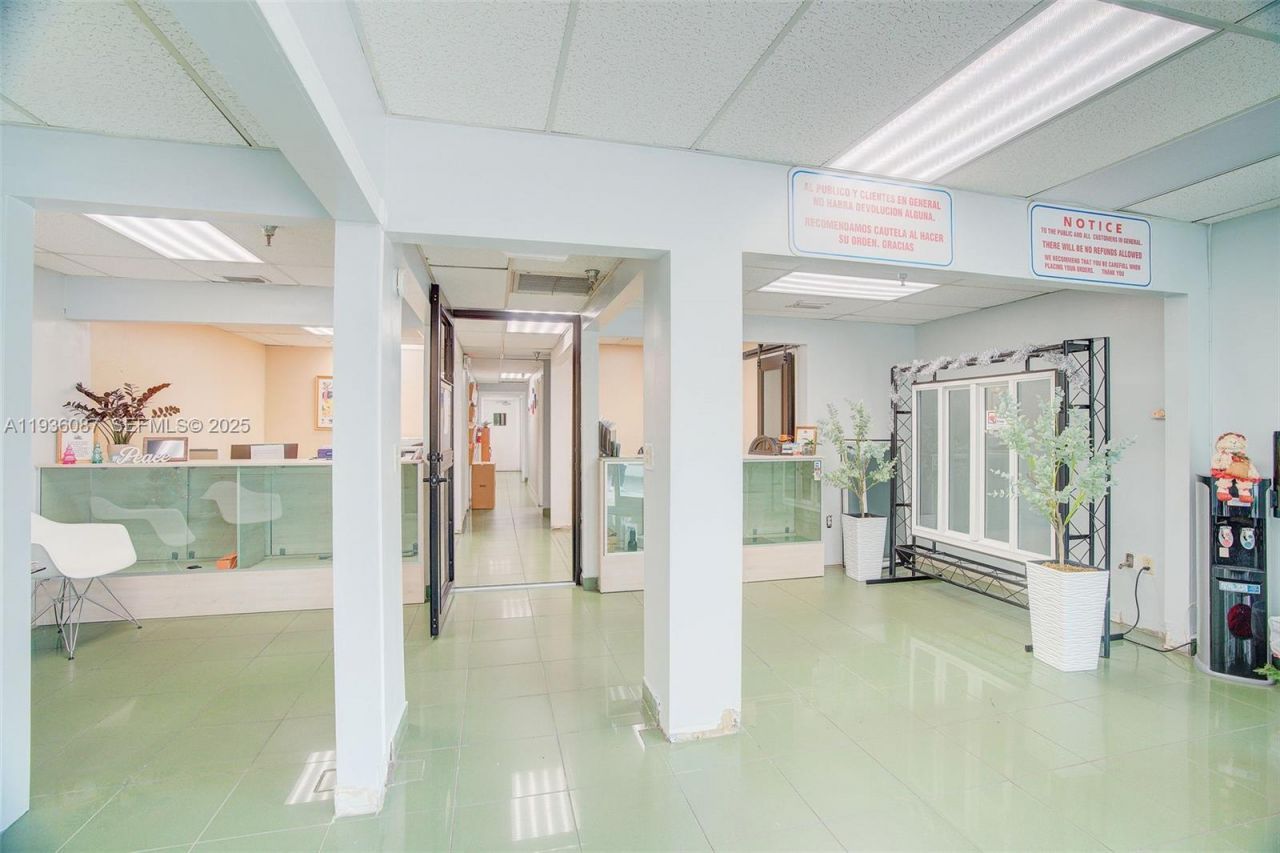 6860 NW 75th St, Medley, FL 33166 Photo