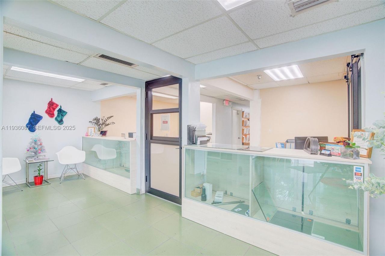 6860 NW 75th St, Medley, FL 33166 Photo