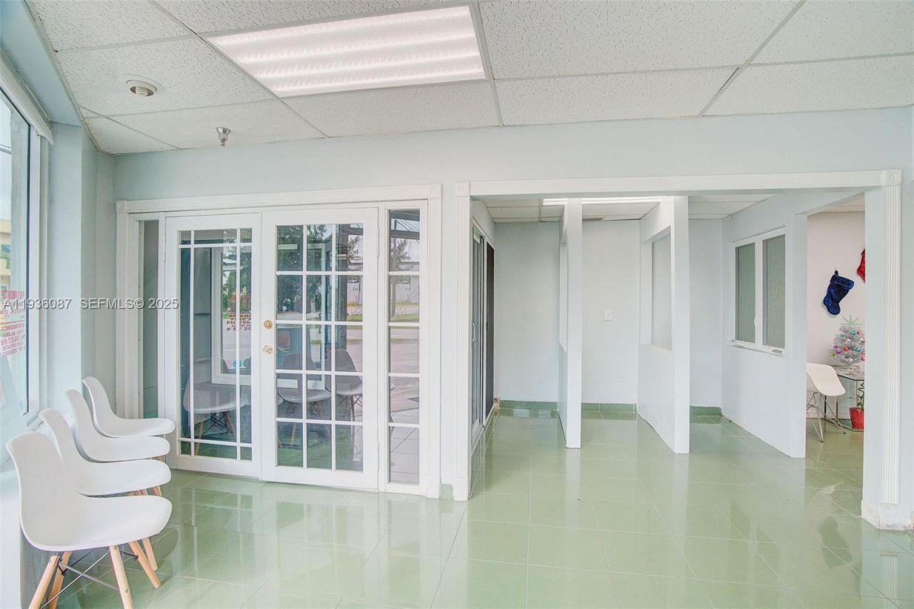 6860 NW 75th St, Medley, FL 33166 Photo