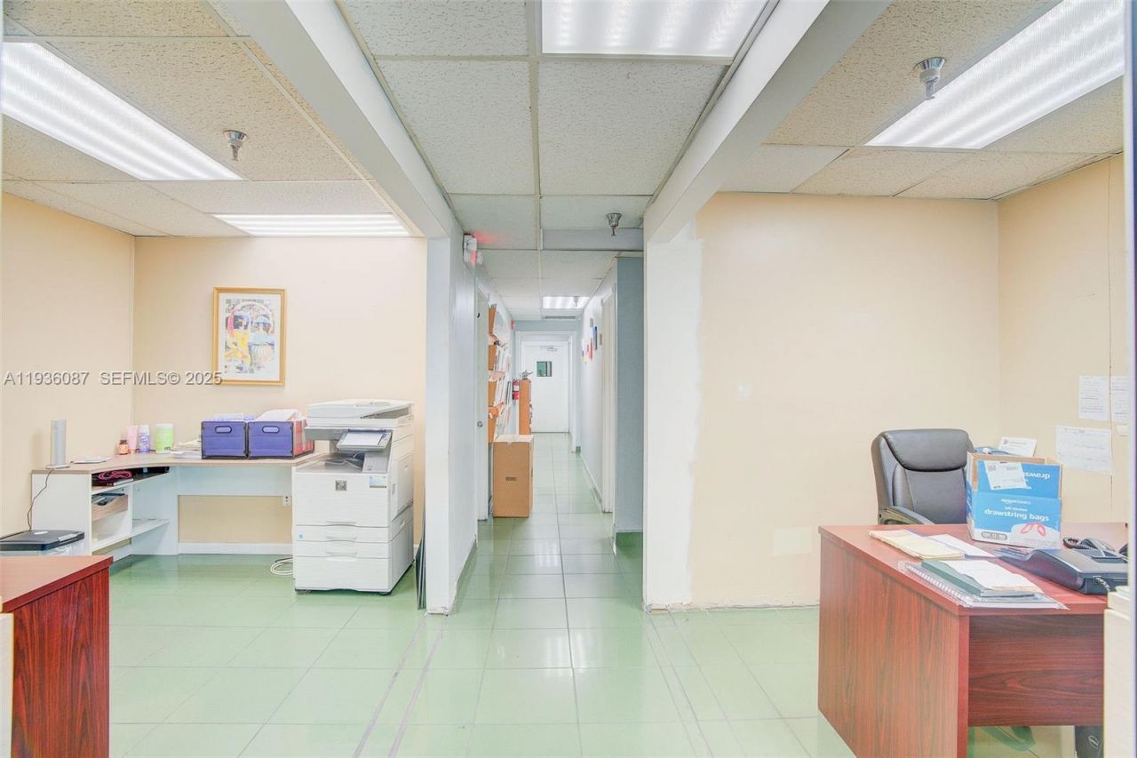 6860 NW 75th St, Medley, FL 33166 Photo