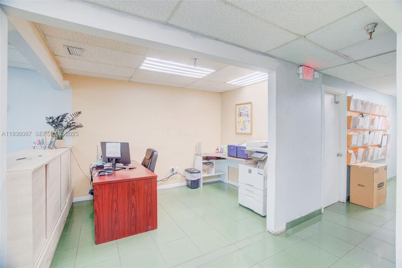 6860 NW 75th St, Medley, FL 33166 Photo