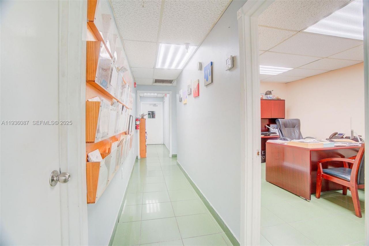 6860 NW 75th St, Medley, FL 33166 Photo