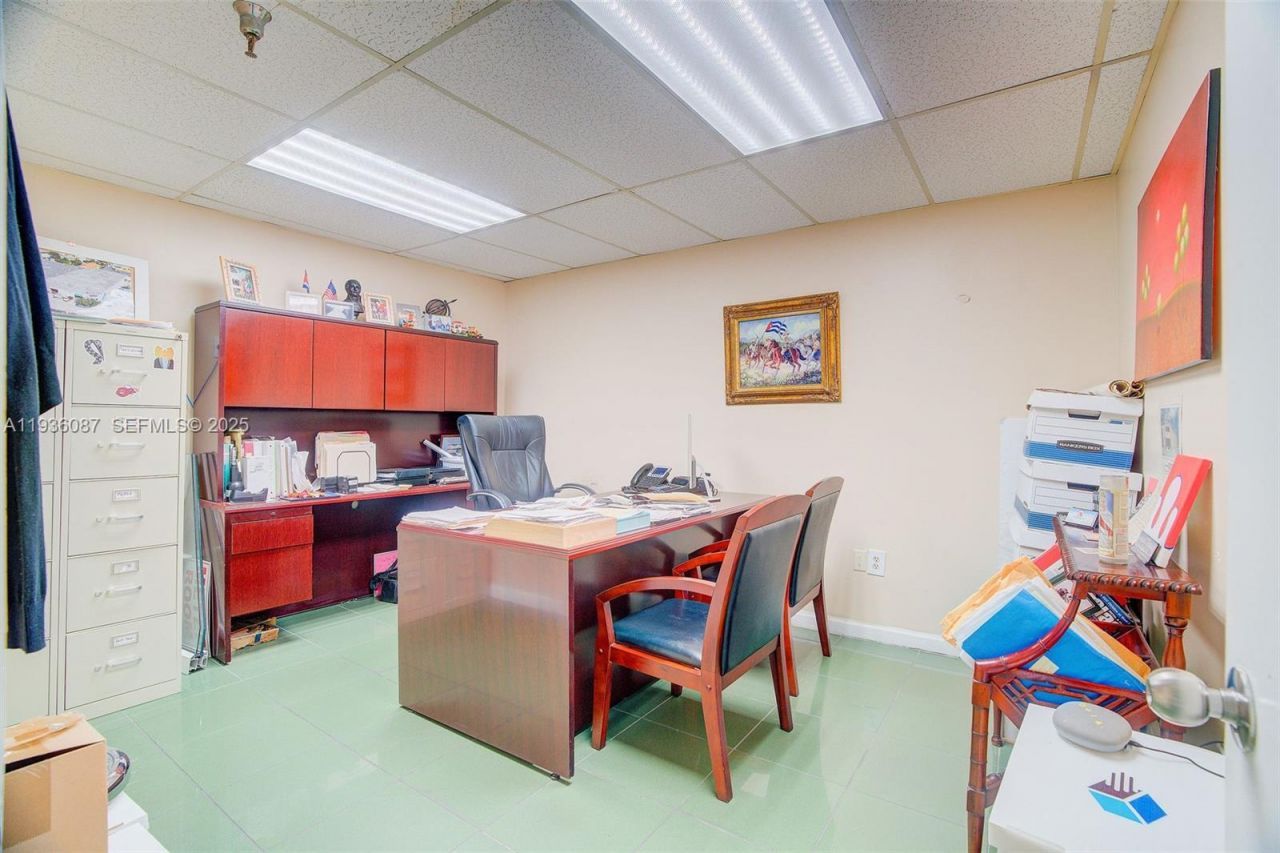 6860 NW 75th St, Medley, FL 33166 Photo