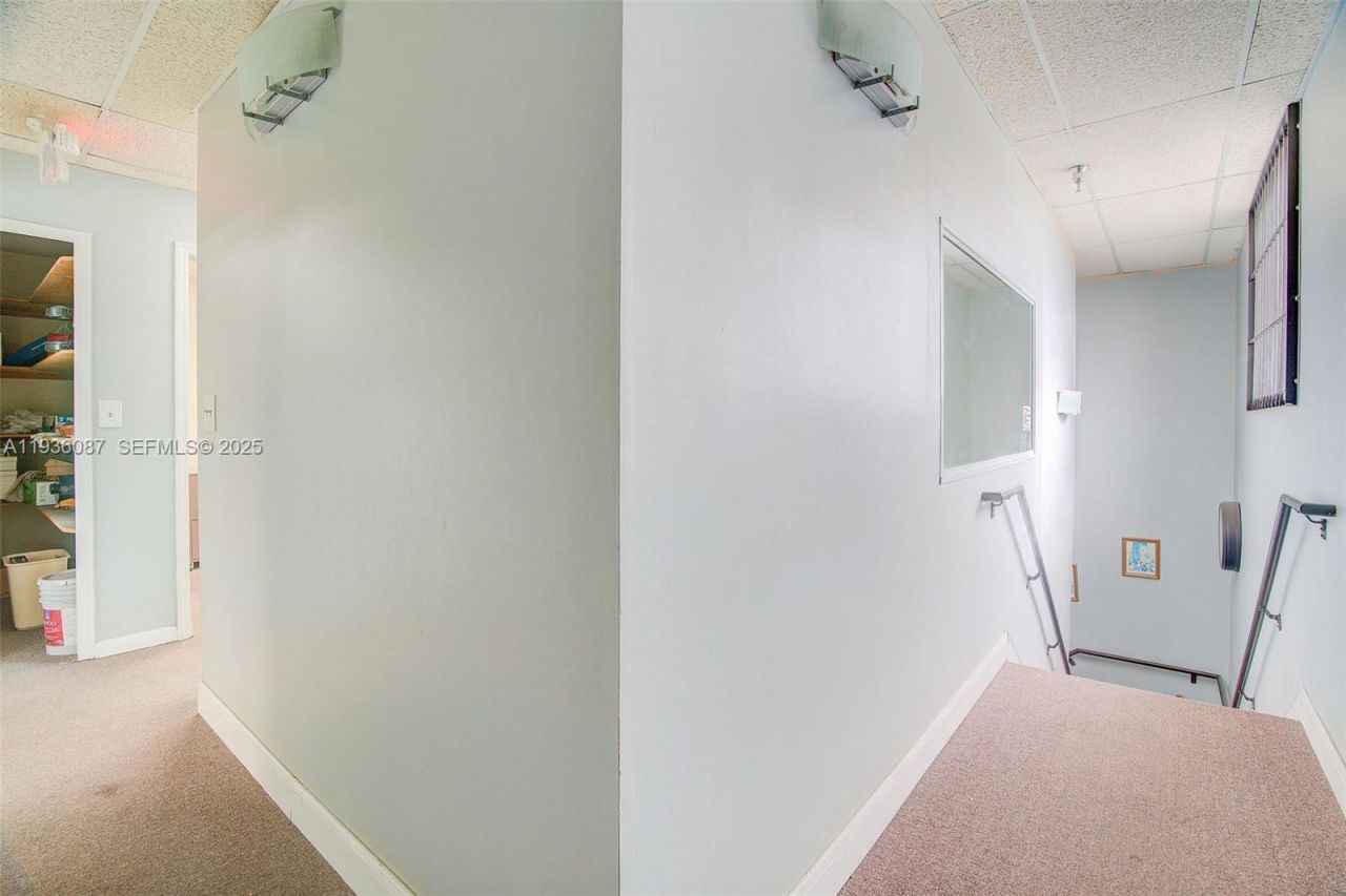 6860 NW 75th St, Medley, FL 33166 Photo