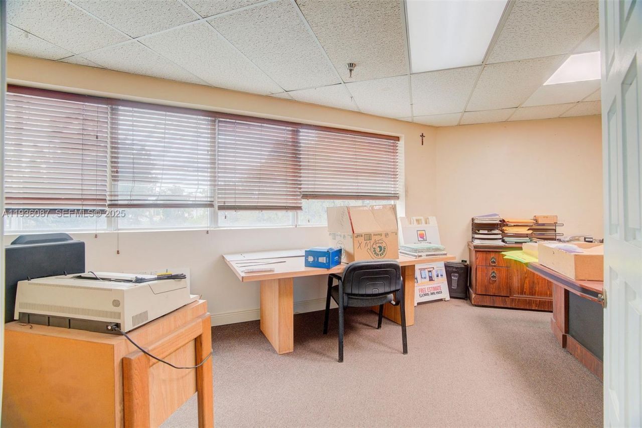 6860 NW 75th St, Medley, FL 33166 Photo