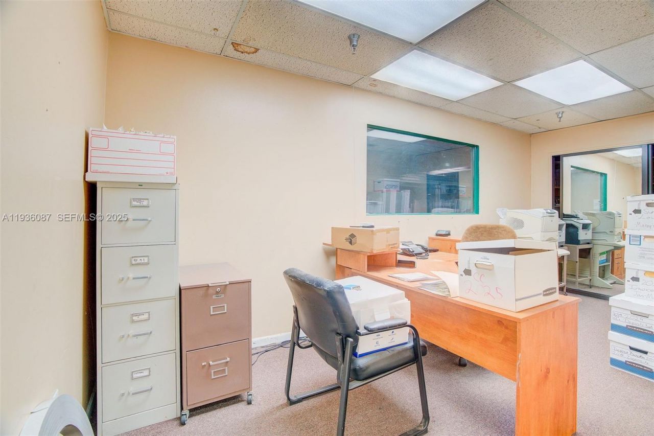 6860 NW 75th St, Medley, FL 33166 Photo