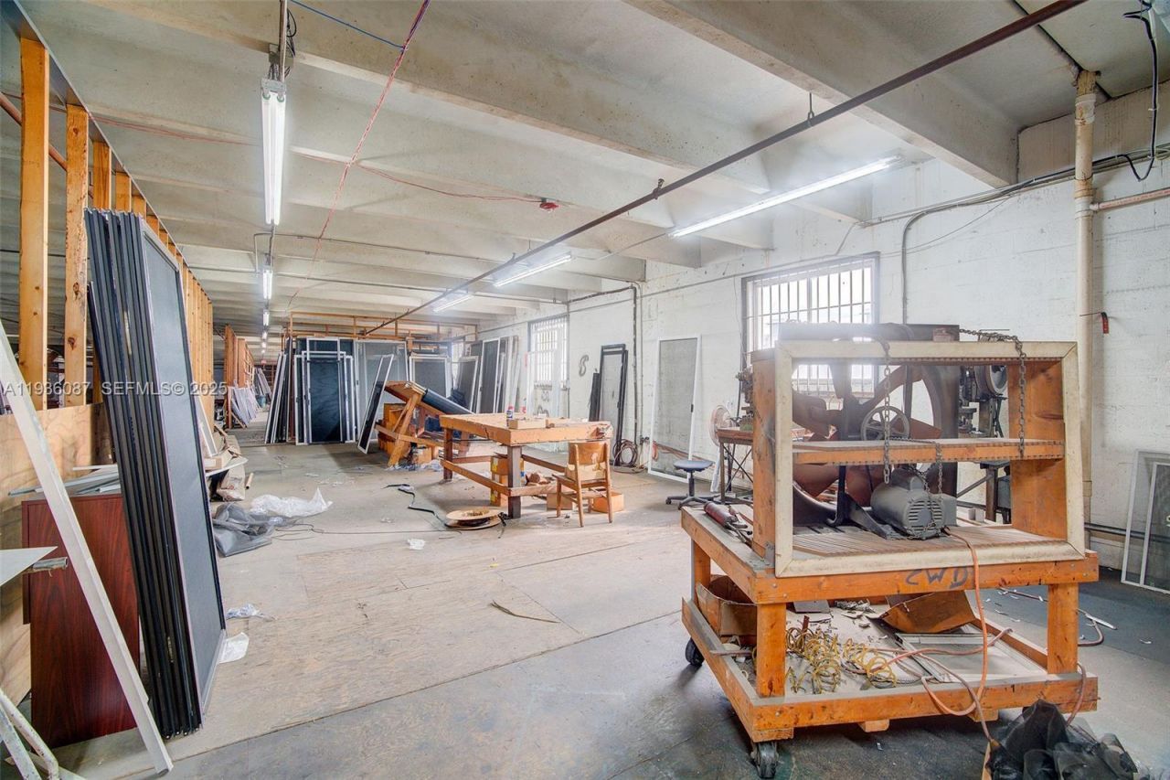 6860 NW 75th St, Medley, FL 33166 Photo