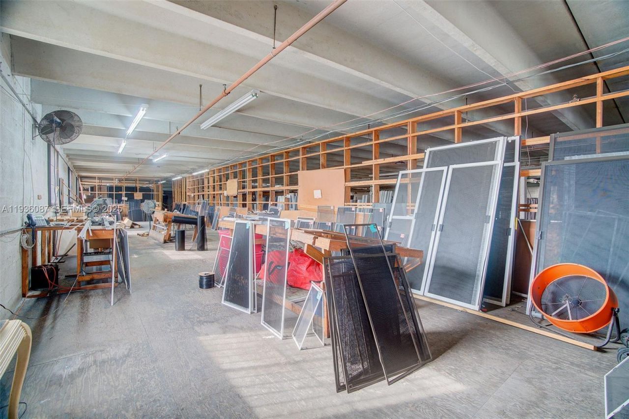 6860 NW 75th St, Medley, FL 33166 Photo