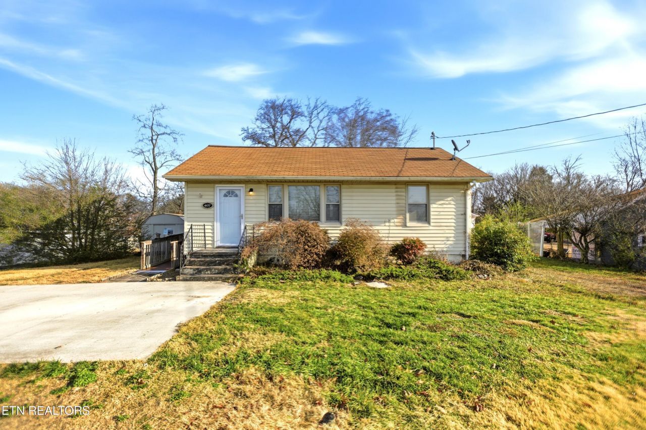 407 Oakcrest Rd, Knoxville, TN 37912 Main Photo